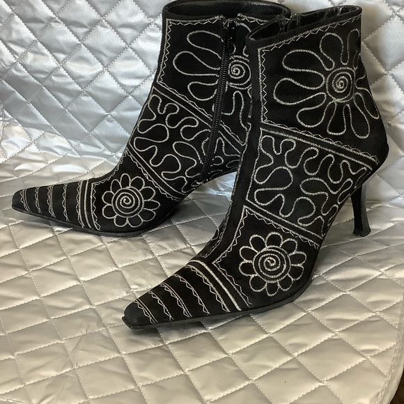 Via Spiga Shoes - Via Spiga Black and White Embroidered suede Ankle Boots, Size 7.5
